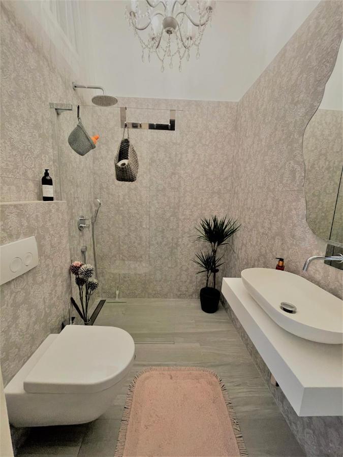 With Spacious Terrace Floramy Apartman Opatija